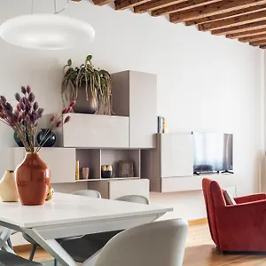 https://erbaria-design-apartment-rr.hotelinveneto.com